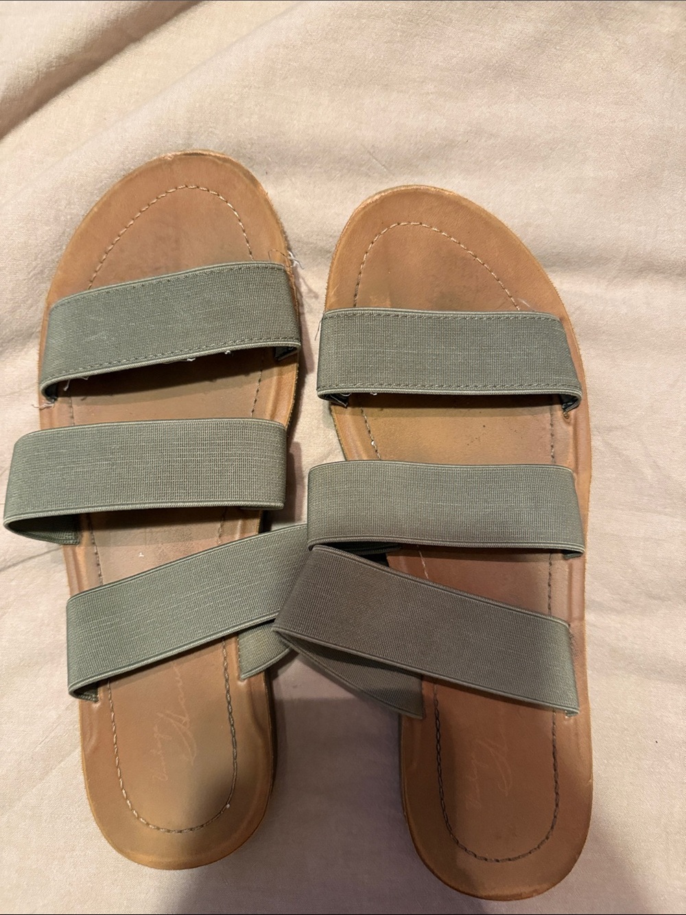 Universal Thread Women's Triple-Elastic Slide Sandals in Sage and Tan